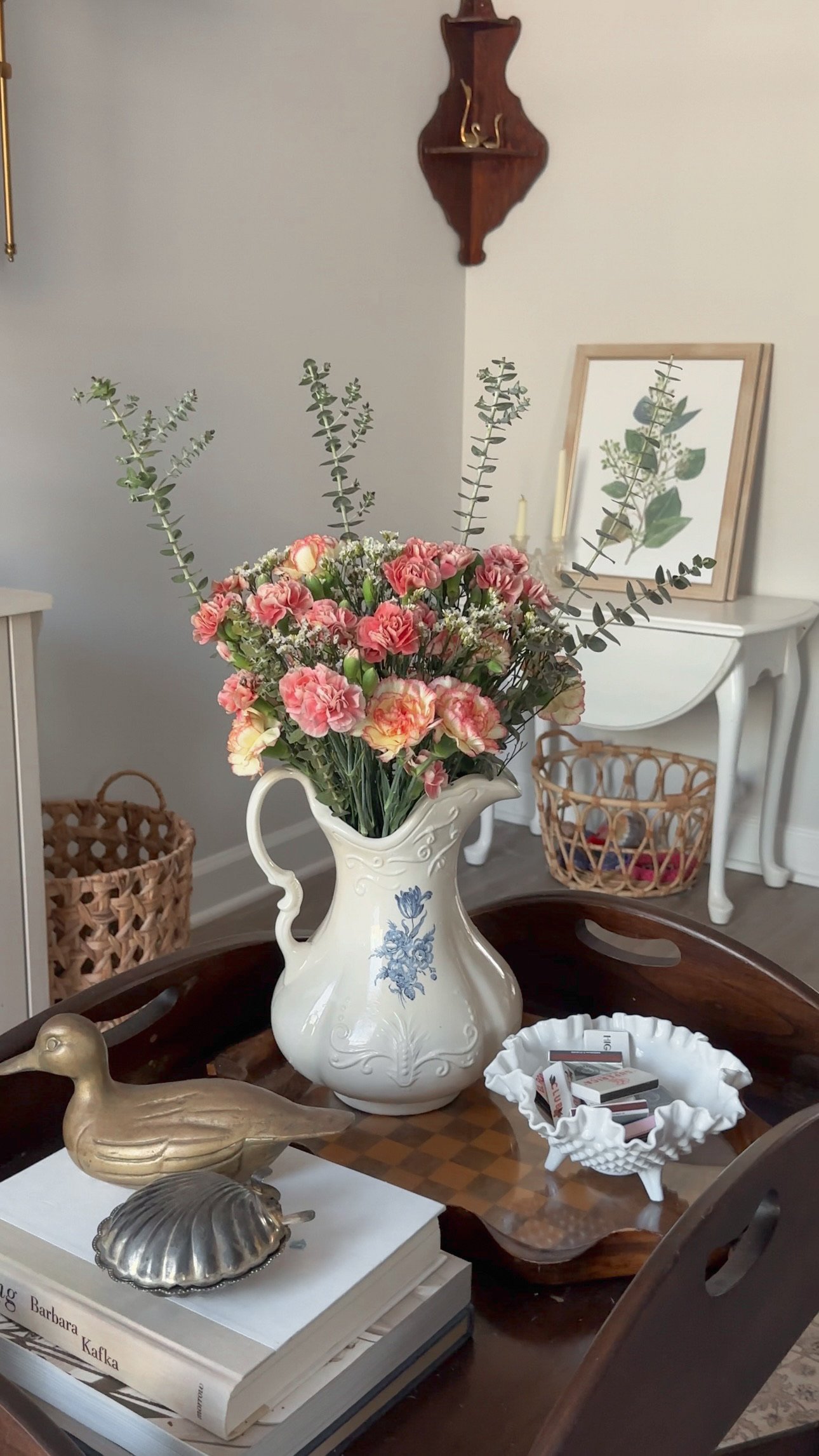 Flower arrangement on a tray